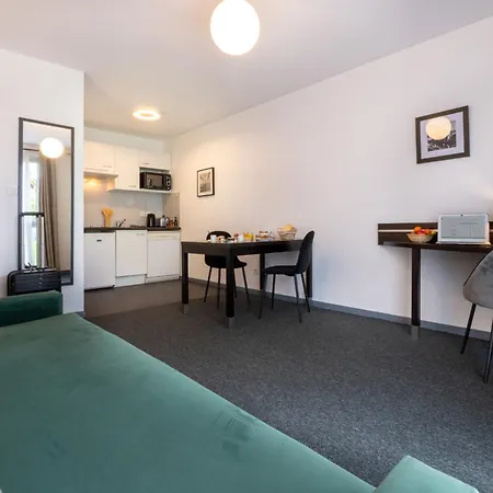 Aparthotel Nemea Aeroport 3*
