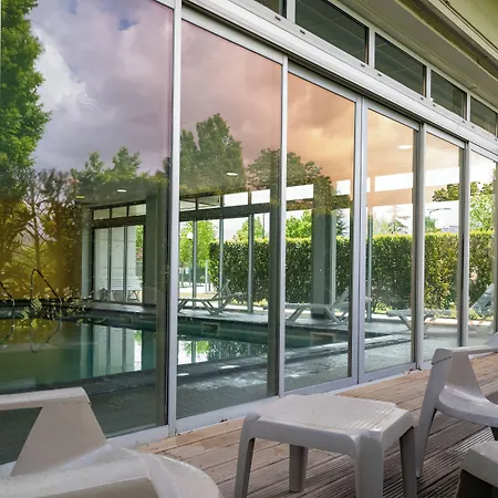 Nemea Aeroport Lejlighedshotel 3*