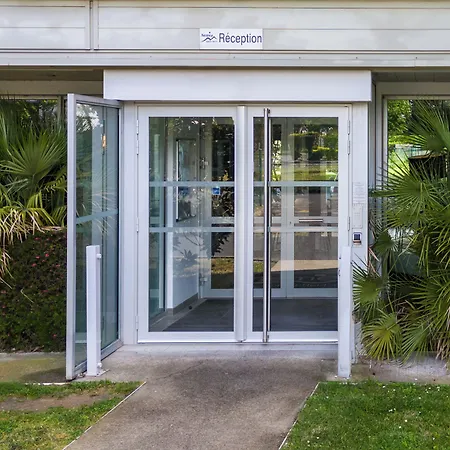 Nemea Aeroport Lejlighedshotel