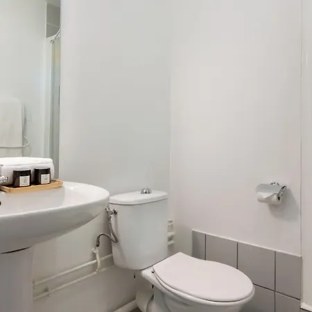 Nemea Aeroport Apartmanhotel 3*