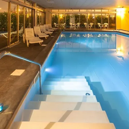 Lägenhetshotell Nemea Aeroport 3*
