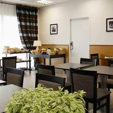 Nemea Aeroport Aparthotel