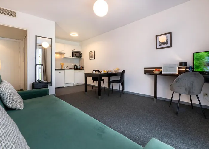 Aparthotel Nemea Aeroport 3*