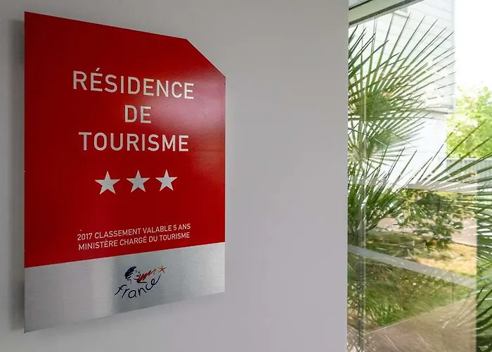 Nemea Aeroport Aparthotel 3*