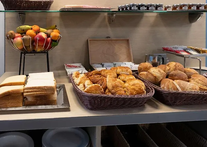 Nemea Aeroport Aparthotel