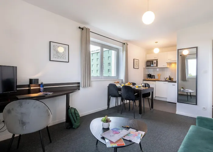 Nemea Aeroport Hotel apartamentowy 3*