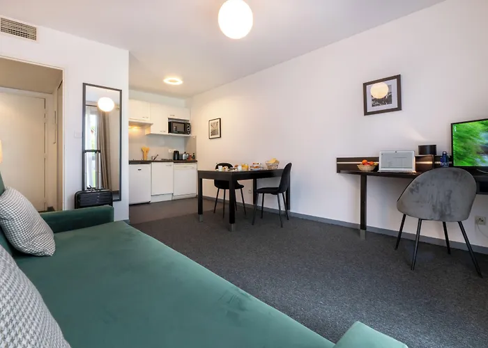 Aparthotel Nemea Aeroport 3*