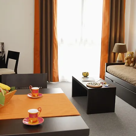 Nemea Aeroport Aparthotel 3*