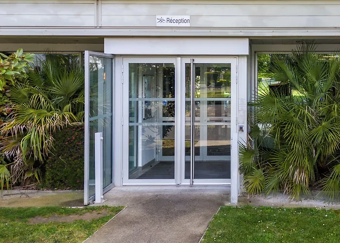 Nemea Aeroport Aparthotel